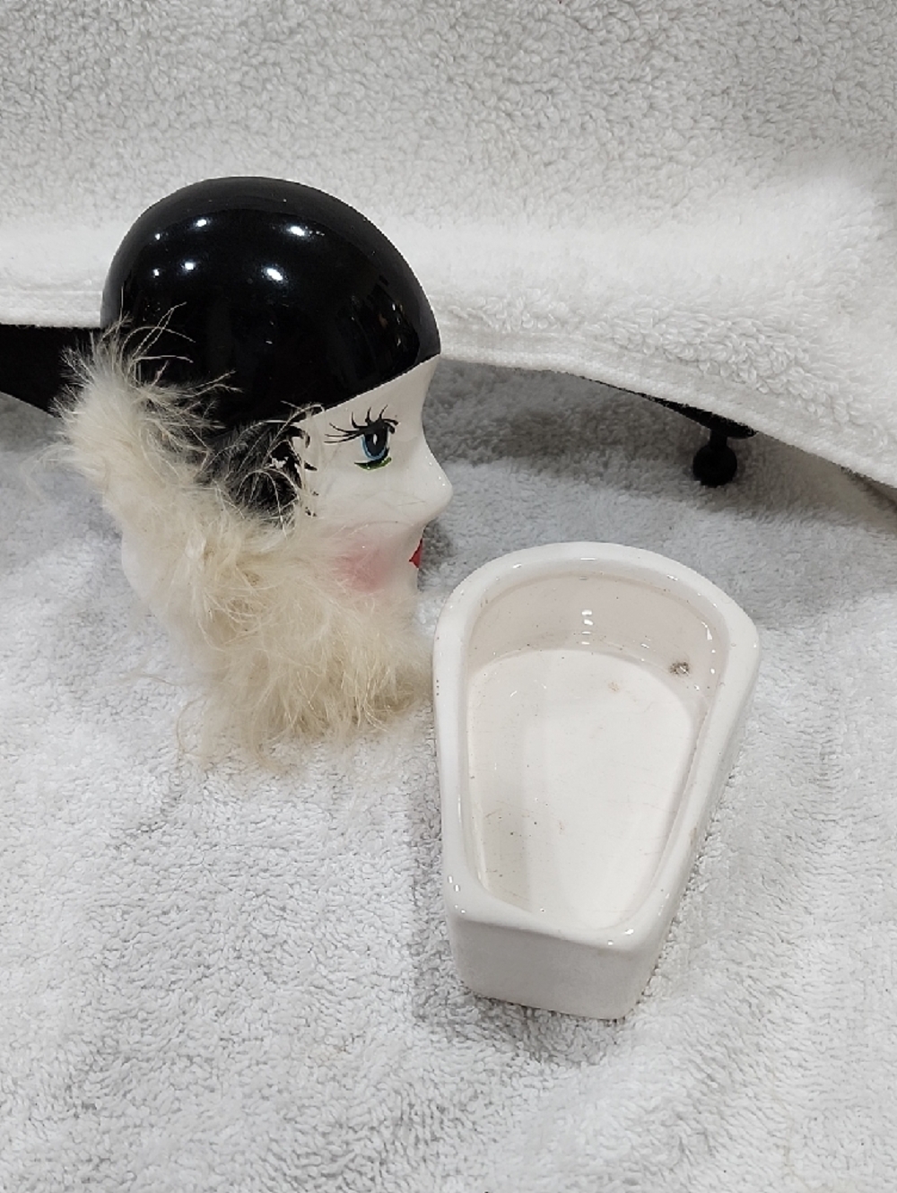 VINTAGE CERAMIC FLAPPER HEAD TRINKET BOX